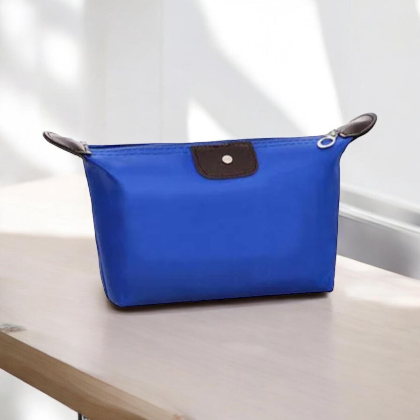 Soft to the touch, this children's pencil case is perfect for storing pens and pencils. Durable, cute, and easy to carry—ideal for school